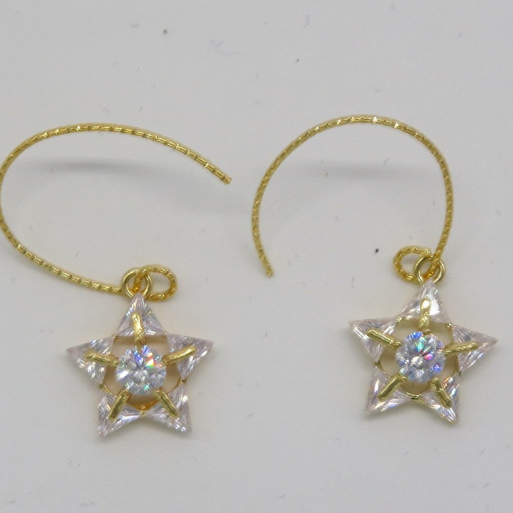 NWOT-Shining Zircon Star Earrings